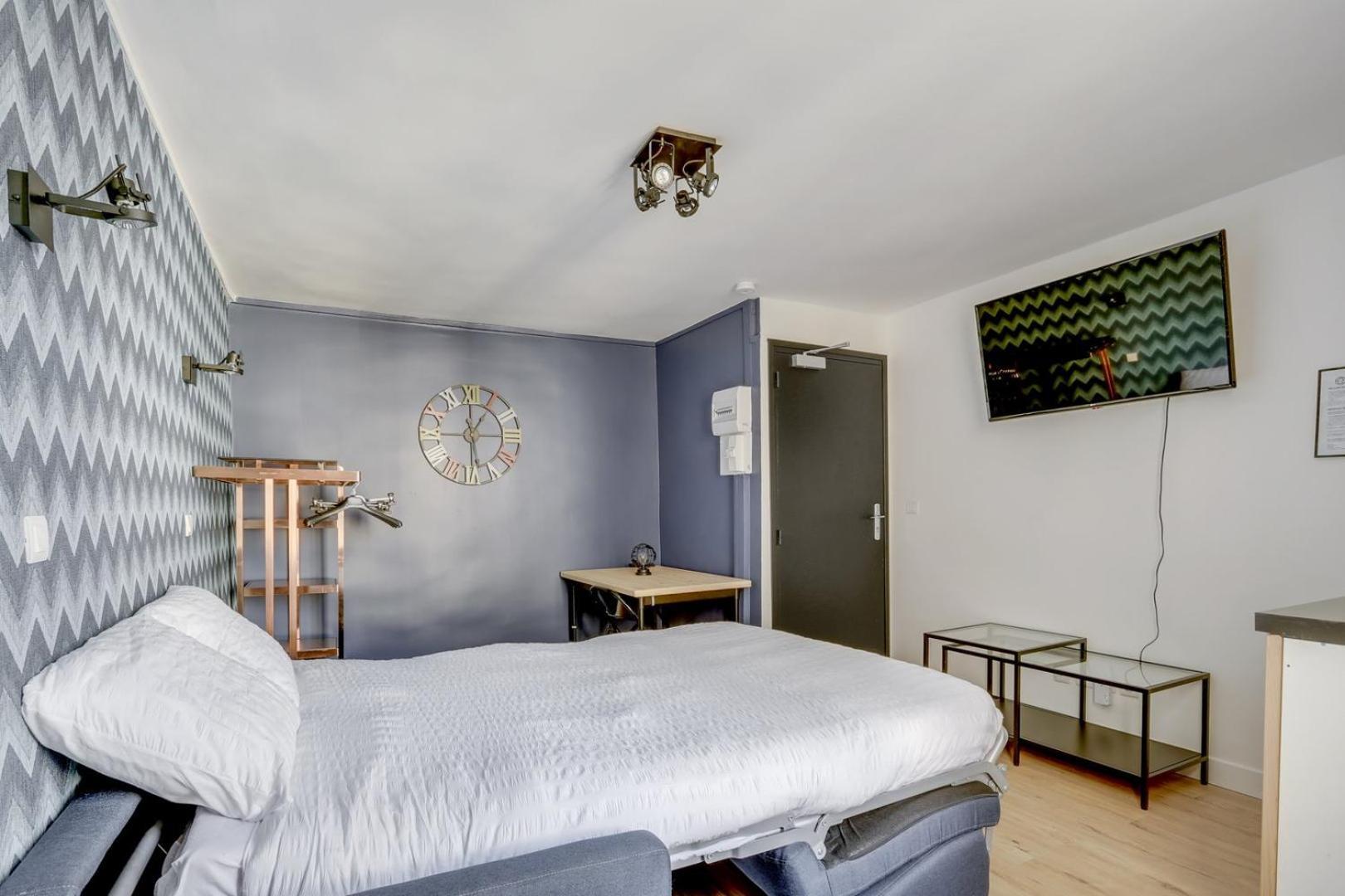 129 Haim - Superbe A Paris. Paris